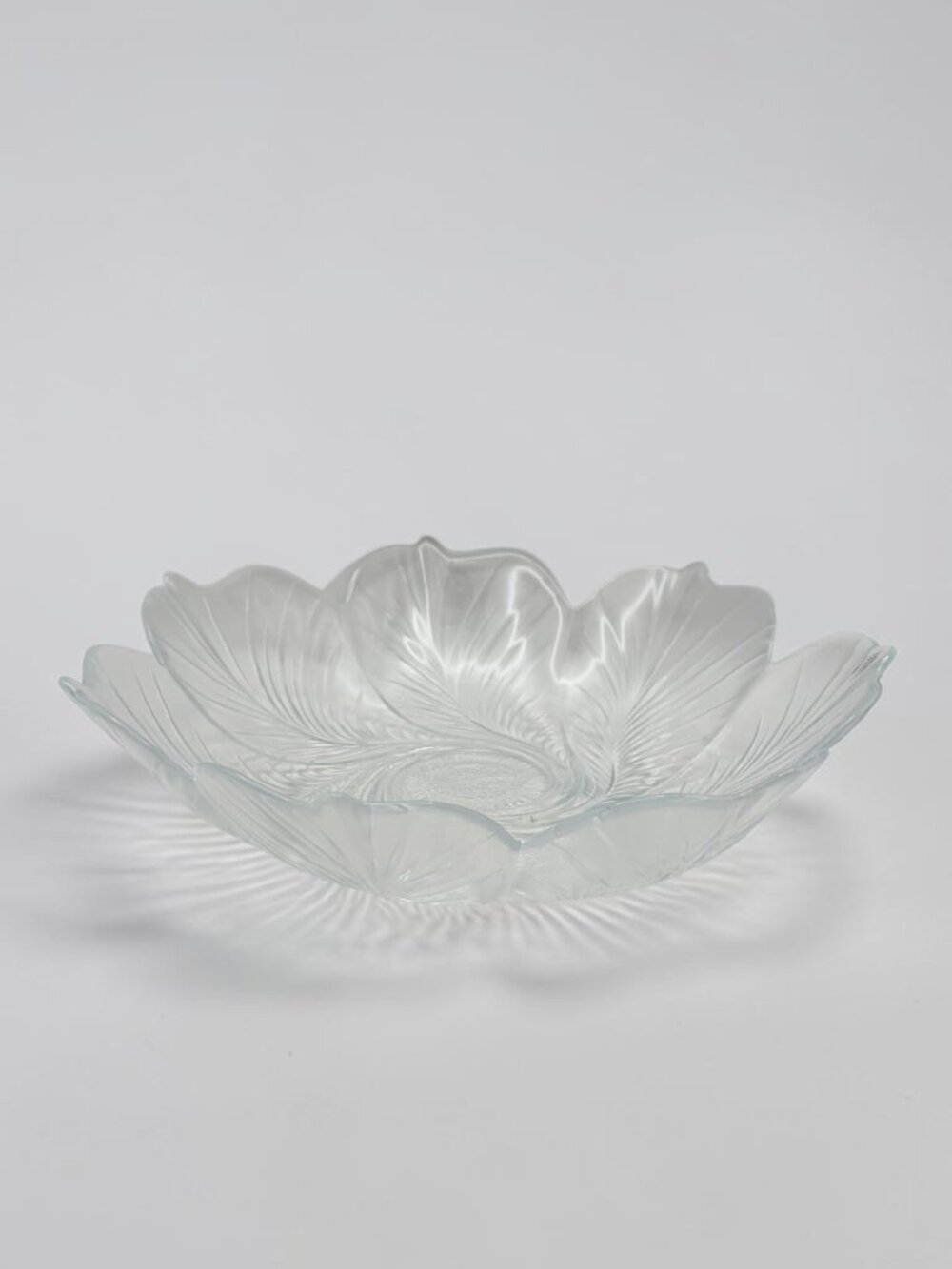Cristal d’Arques-Durand Chinon Frosted Glass Serving Bowl Leaf Swirl 12.75"